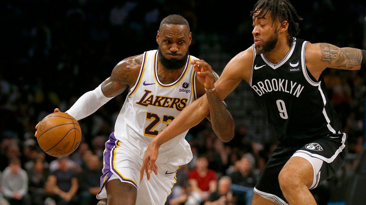 Read more about the article Lakers’ LeBron James hints at NBA days nearing end after dropping 40 points on Nets