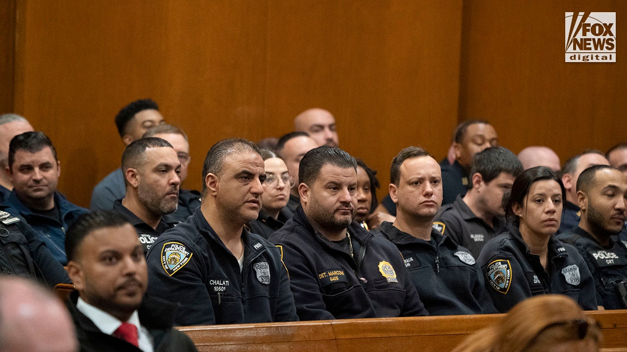 You are currently viewing NYPD officers fill Queens courtroom as suspect in policeman’s death is arraigned