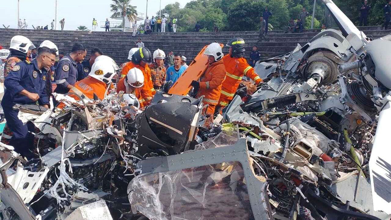 Malaysian helicopters collide in army coaching train, killing all 10 crew