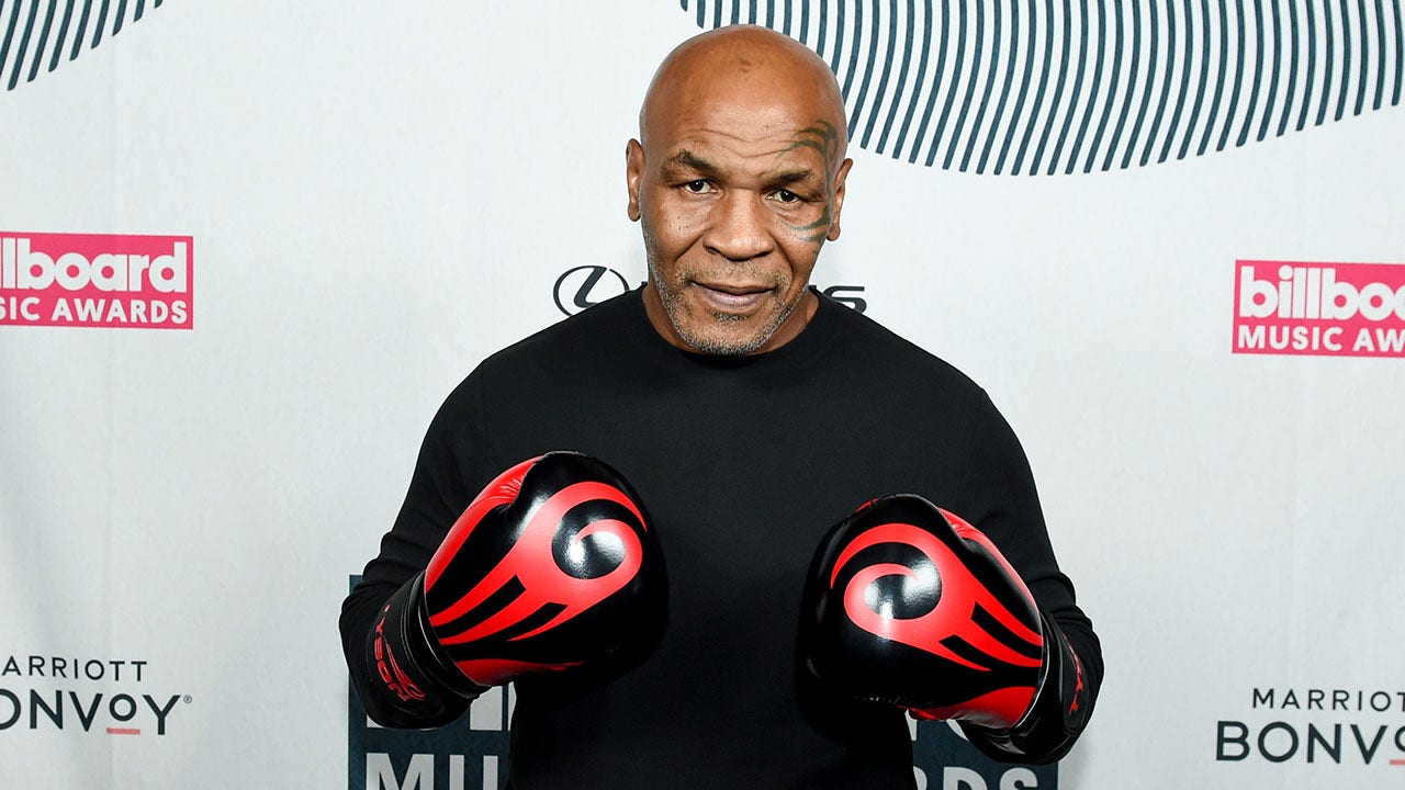 You are currently viewing Mike Tyson fires off warning shot to Jake Paul in latest sparring session months before fight