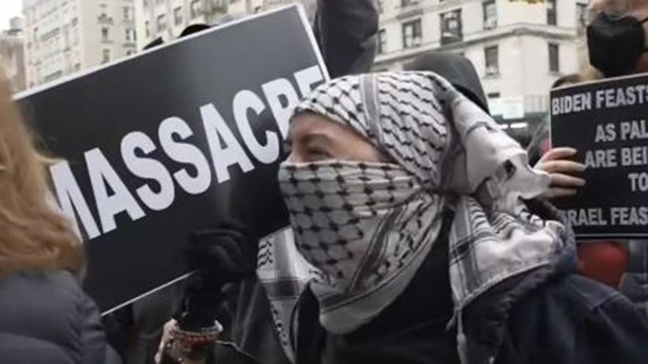 Read more about the article Anti-Israel protesters heard shouting ‘We are Hamas,’ ‘Long live Hamas’ amid Columbia U demonstrations