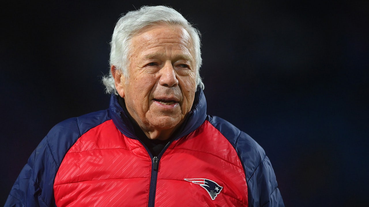 Read more about the article Patriots’ Robert Kraft takes aim at Columbia professors amid anti-Israel protests