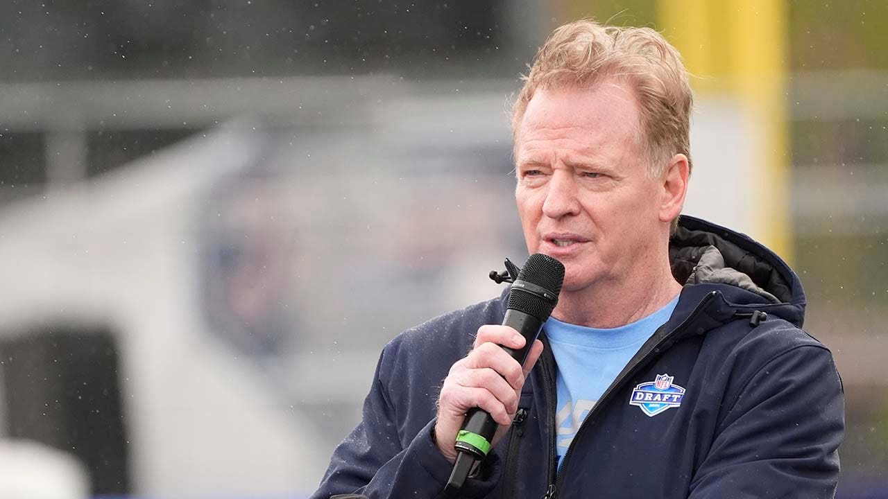 Read more about the article NFL’s Roger Goodell talks possibly moving Super Bowl to Presidents’ Day weekend