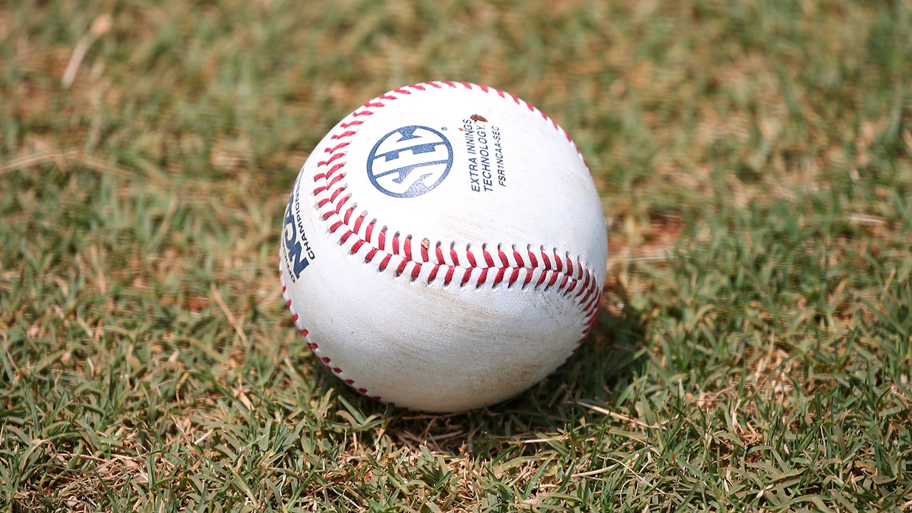 Read more about the article Georgia, Mississippi State baseball players get into heated skirmish after play at plate, sparking ejections