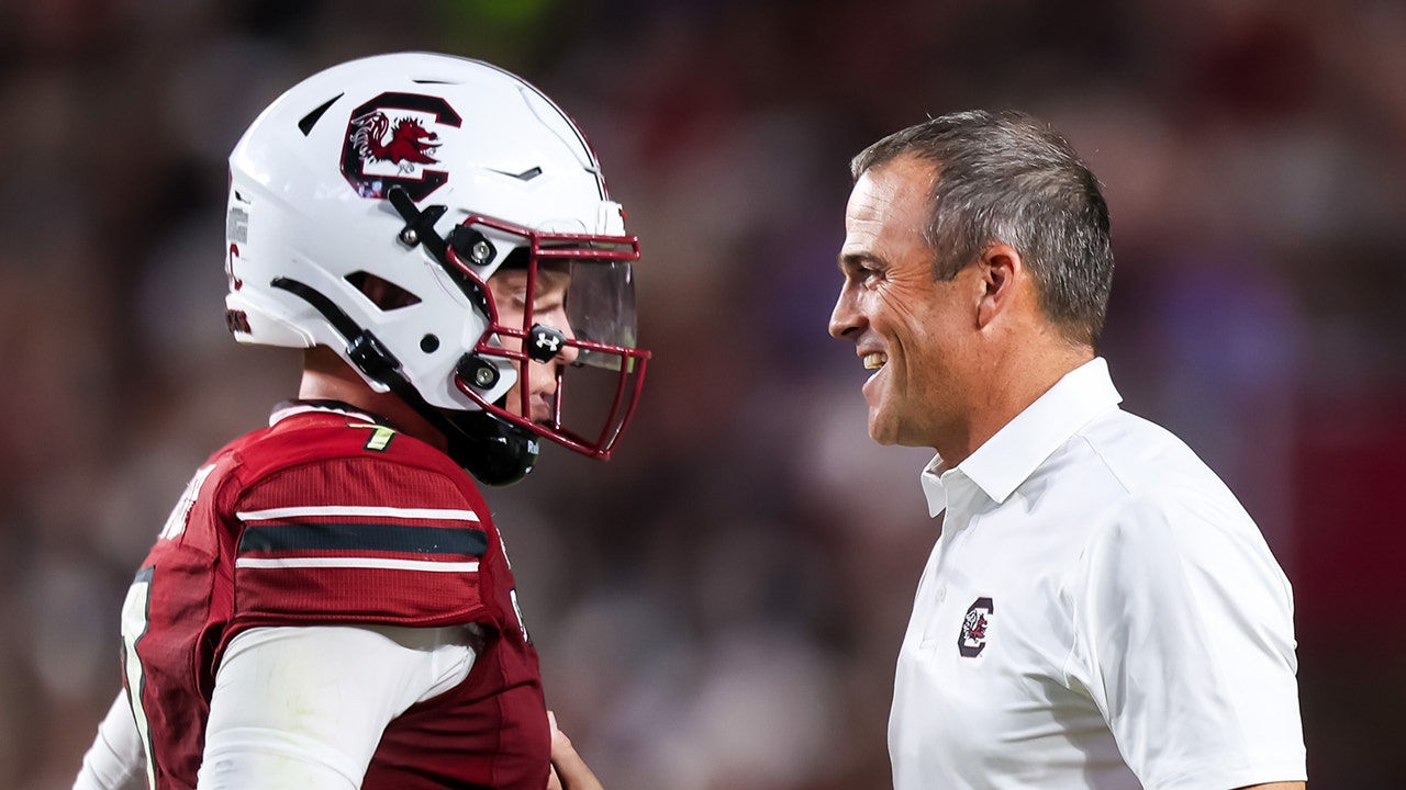 Read more about the article South Carolina’s Shane Beamer rips ‘lazy narrative’ concerning Spencer Rattler amid fall in draft: ‘Bullcrap’