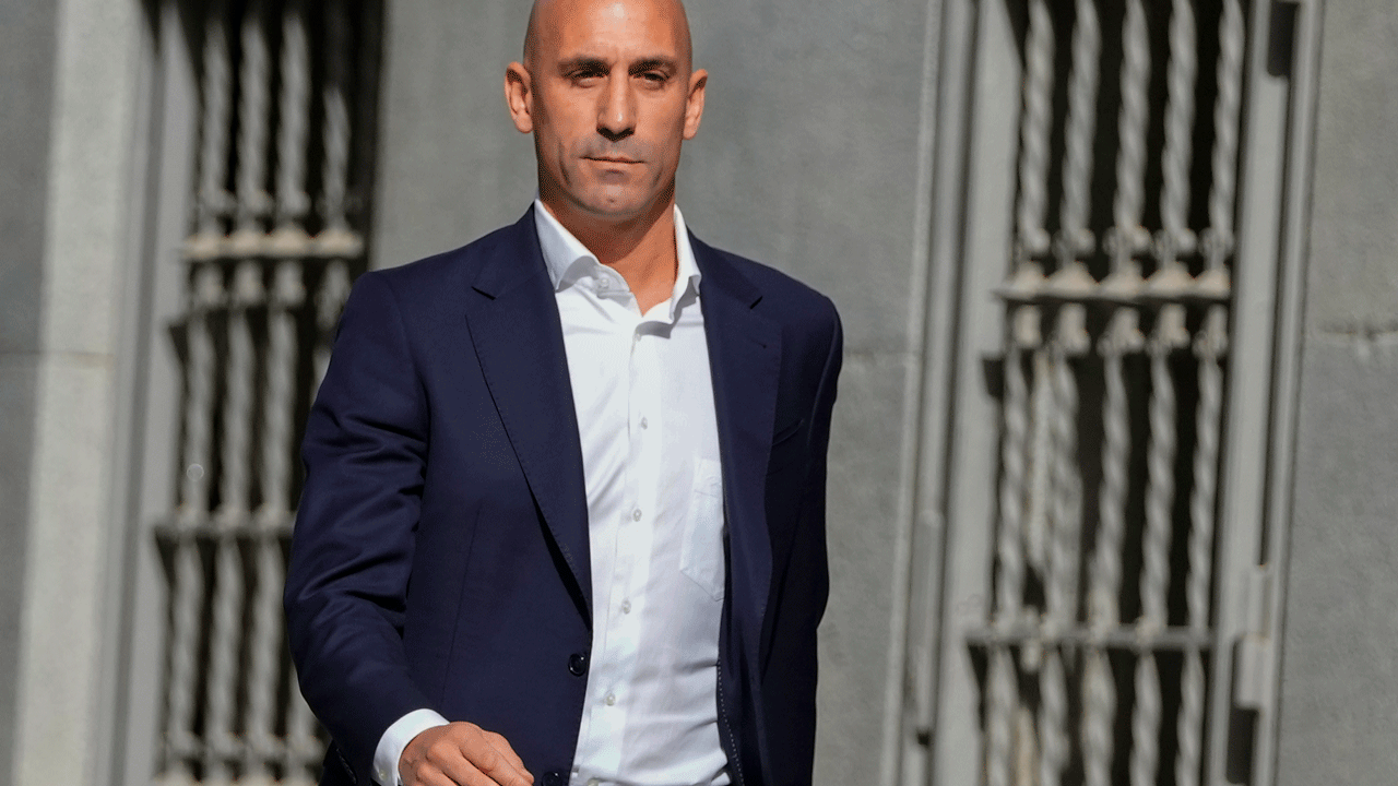 Read more about the article Spanish police arrest ex-soccer federation head Rubiales on return to country amid corruption probe