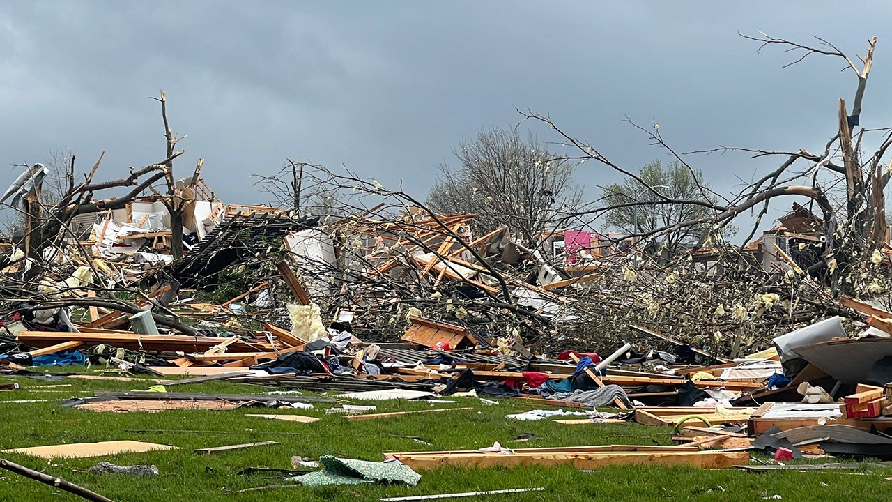 Read more about the article WATCH: Dozens of tornadoes sweep across America’s heartland on Friday