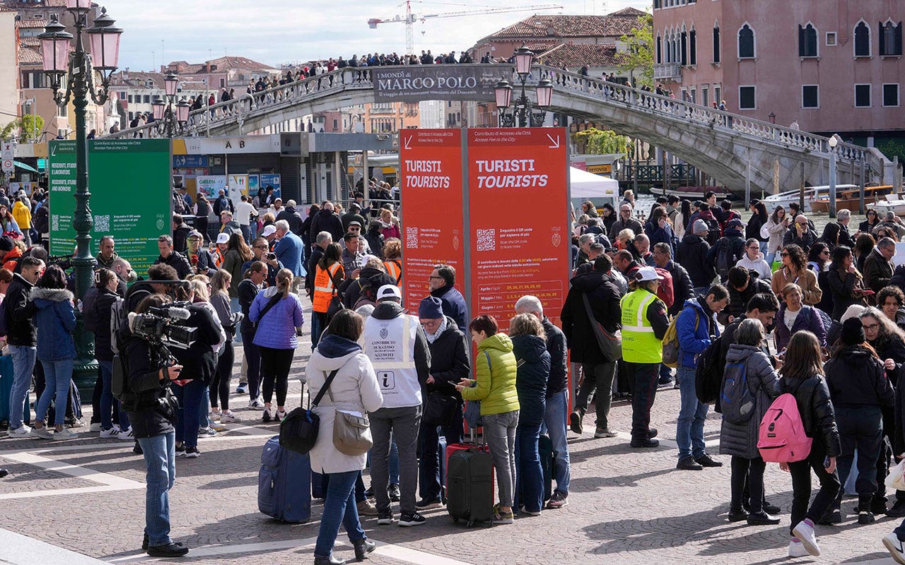 Read more about the article Venice begins charging entry fee for day-trippers to address tourism crisis