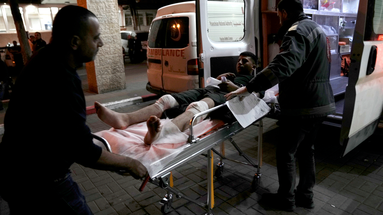 You are currently viewing Israeli settlers rampage through a West Bank village, killing 1 Palestinian and wounding 25