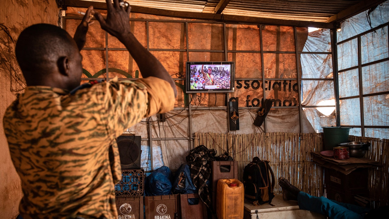 Read more about the article Burkina Faso suspends BBC, Voice of America radio stations