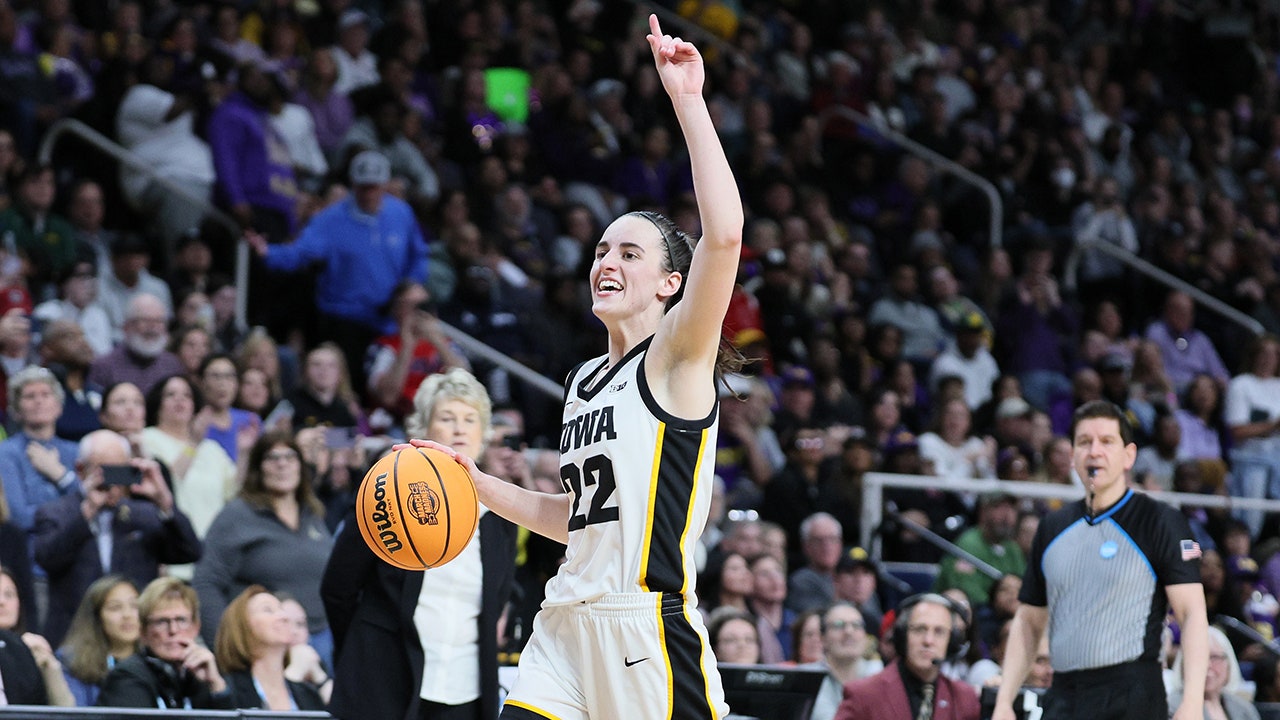 Read more about the article Iowa retiring Caitlin Clark’s number 22 after storied career