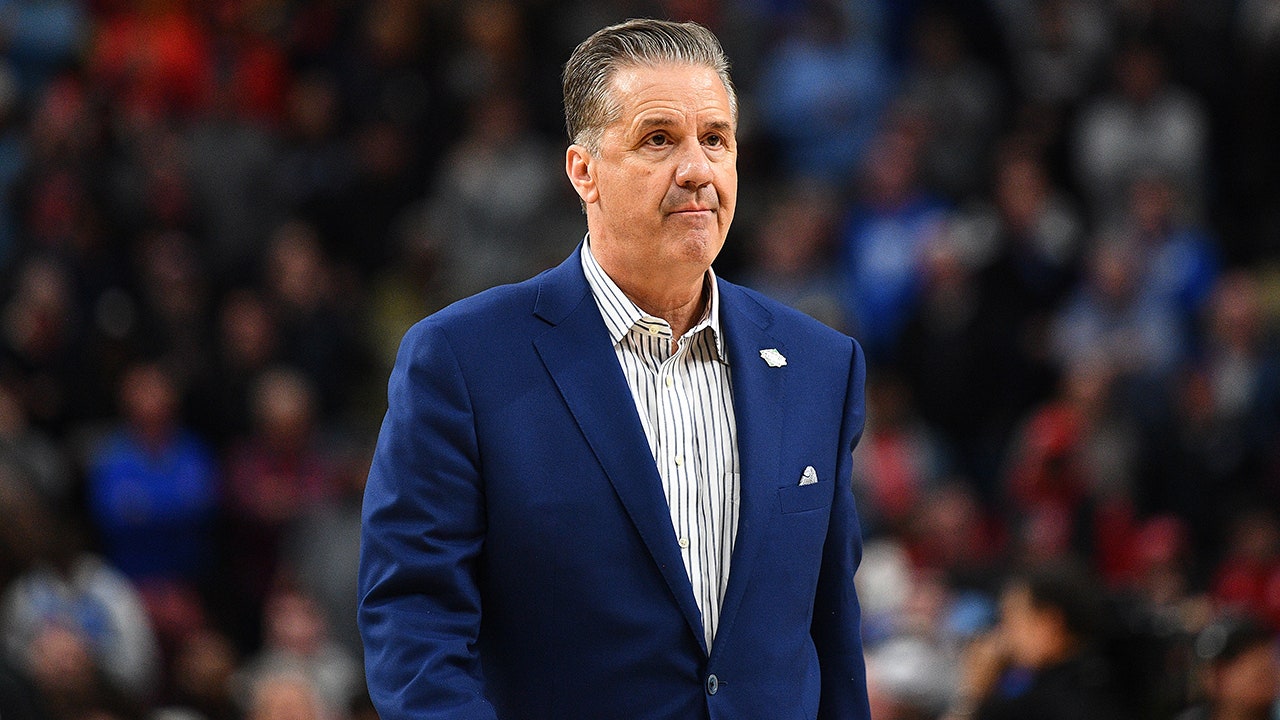 Read more about the article Arkansas hires John Calipari as next men’s basketball coach on 5-year deal