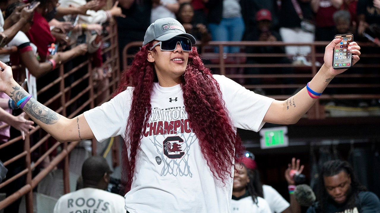 Read more about the article South Carolina star Kamilla Cardoso sidesteps question regarding Dawn Staley’s transgender comments