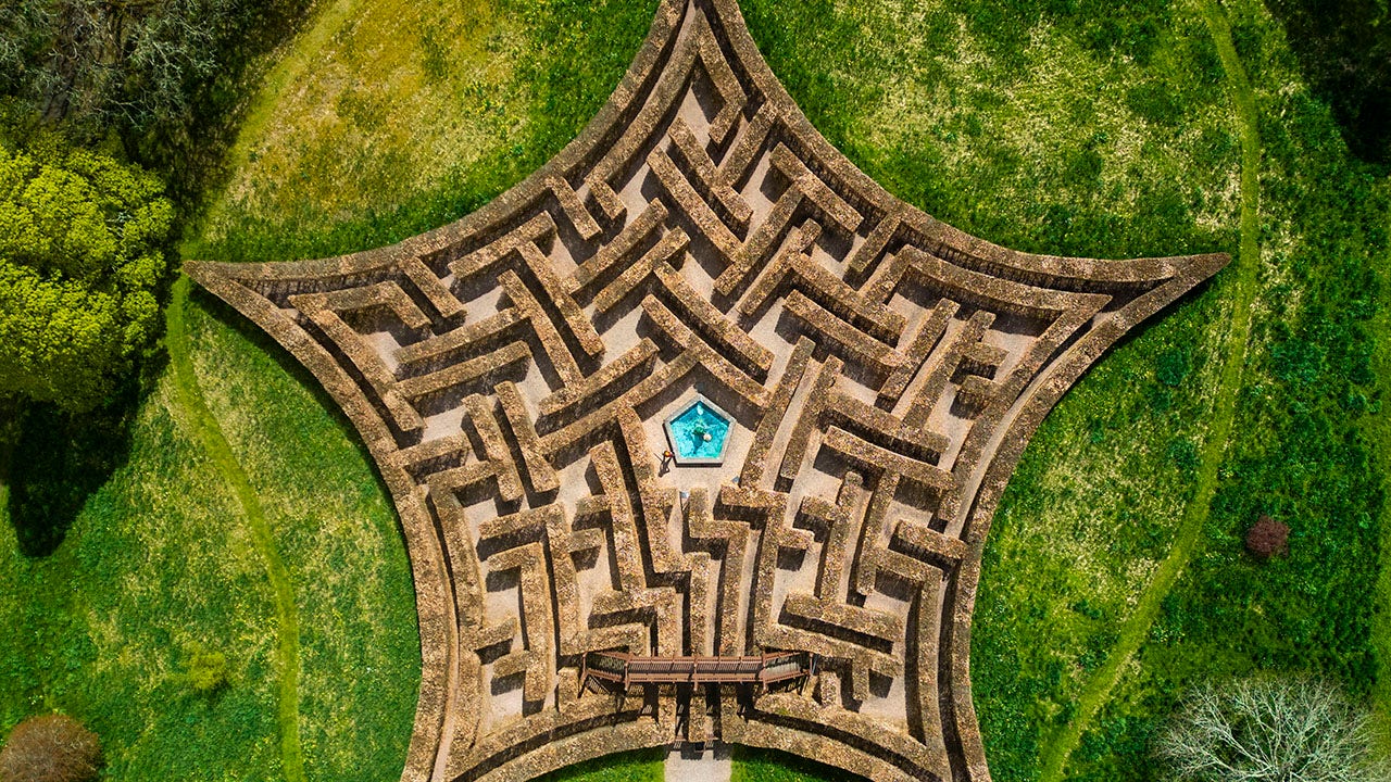 Read more about the article Family’s history in Scotland is focus of maze shaped in 5-pointed star: ‘Bringing it back to life’
