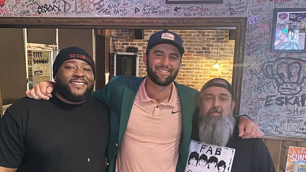 You are currently viewing Scottie Scheffler spotted at Dallas dive bar after winning 2024 Masters