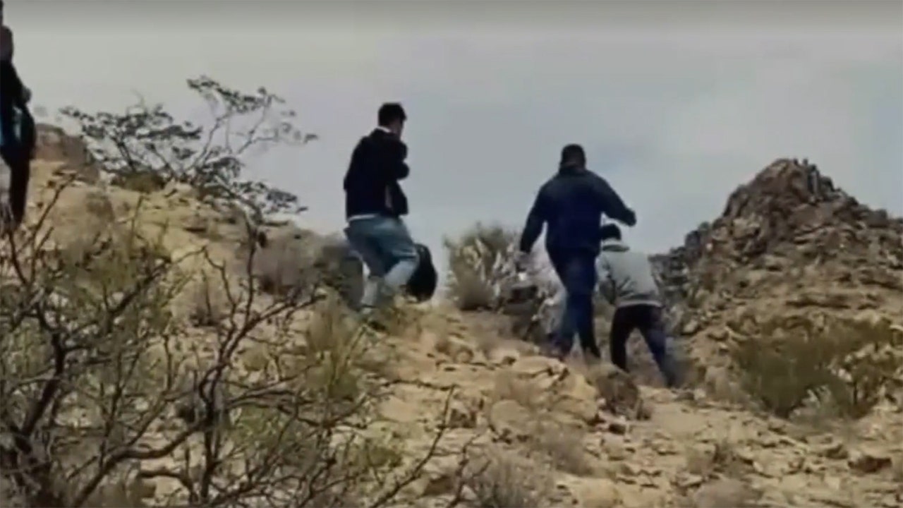 Read more about the article Exclusive Fox video shows illegal immigrants, smugglers swarming New Mexico hotspot: ‘It’s theirs’