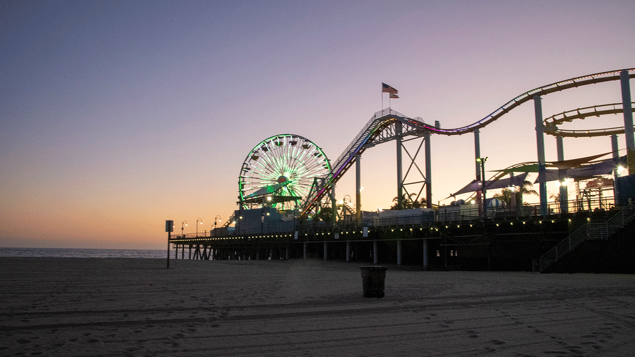 Santa Monica İskelesi'nde gün batımı
