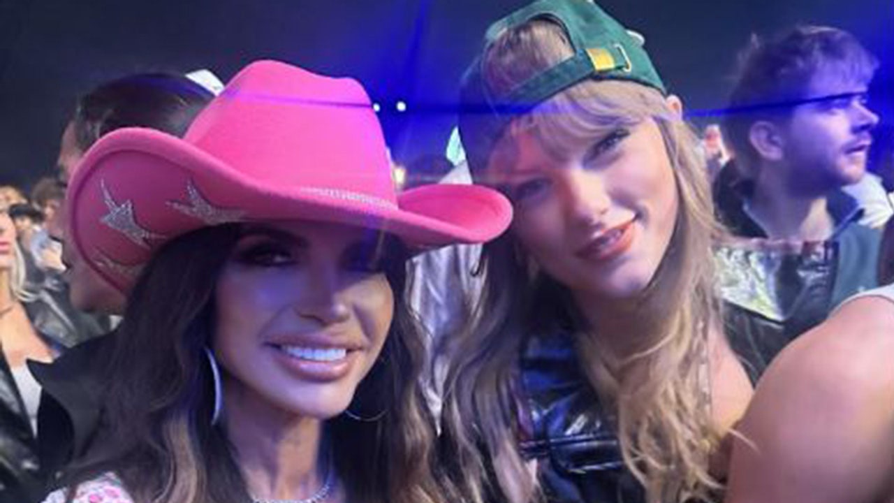 Taylor Swift poses with 'RHONJ' star Teresa Giudice at Coachella: 'Two queens'