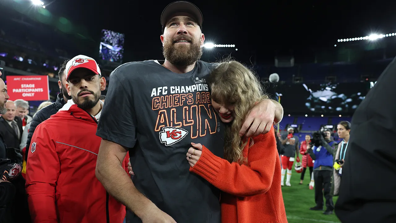 Travis Kelce wins karaoke event at charity golf tournament: 'Taylor, this is for you'