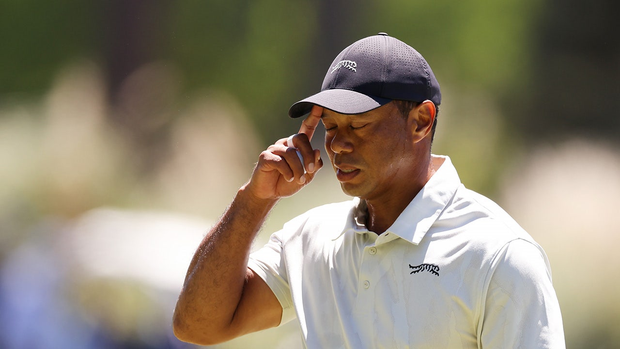You are currently viewing Tiger Woods posts his worst Masters score ever, falling out of contention