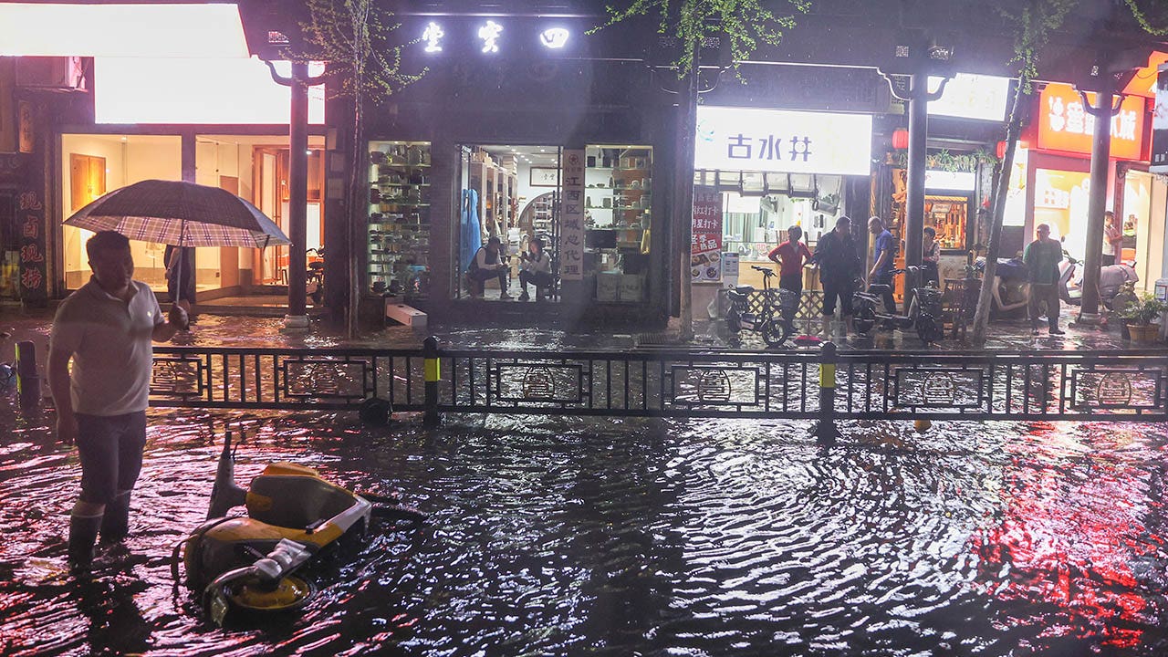 Read more about the article Typhoon-like winds hit South China during major storm leaving 7 dead