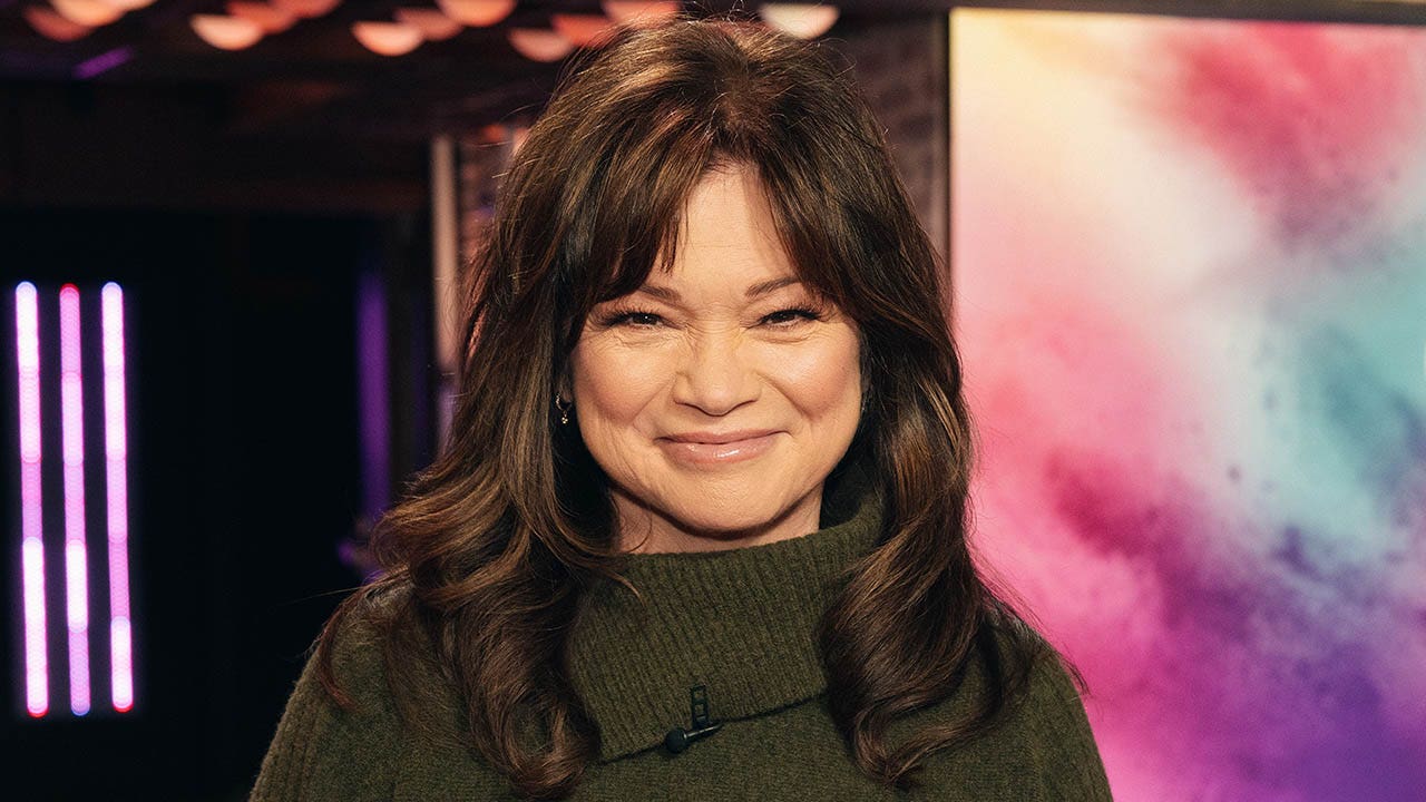 Valerie Bertinelli announces social media break amid mental exhaustion, urges fans not to 'worry'