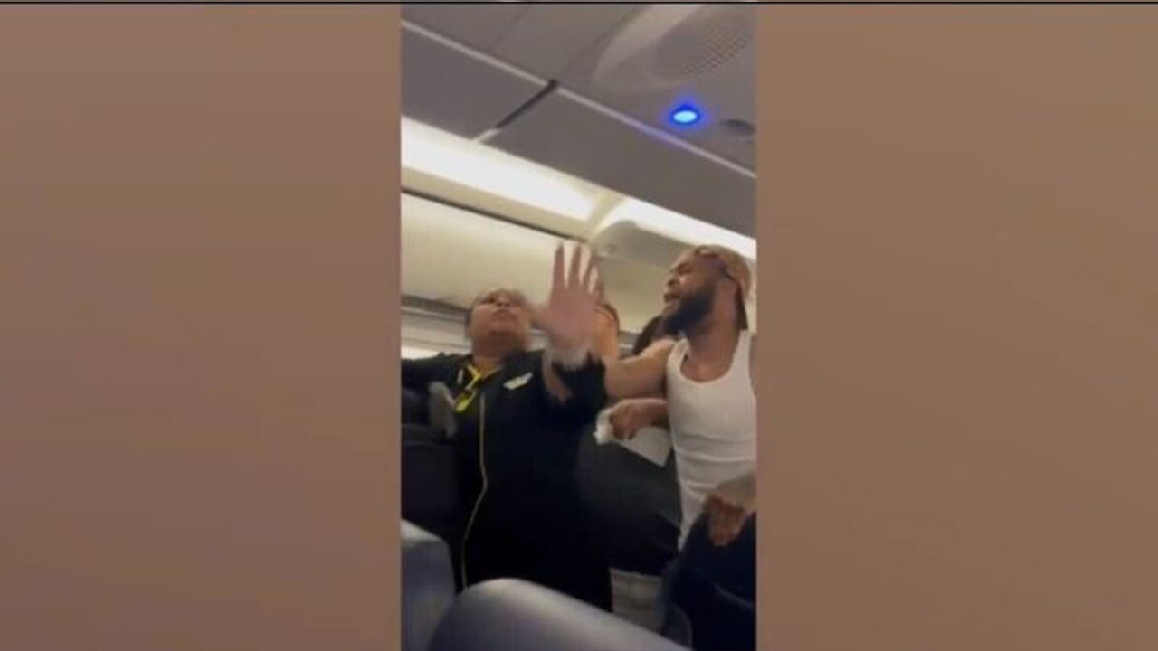 News :Spirit Airlines passengers brawl onboard plane as flight attendant attempts to intervene: ‘Throwing it down’