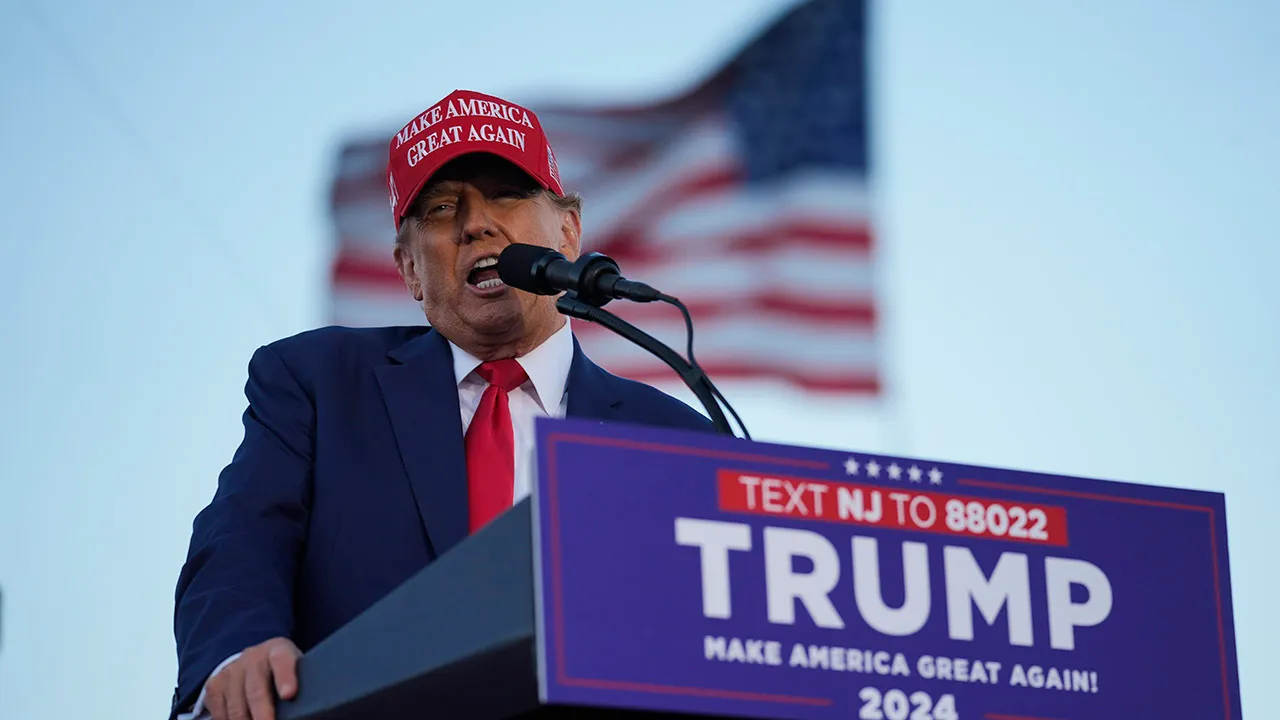 Read more about the article Trump says Biden ‘surrounded by fascists’ at New Jersey rally campaign trail return amid hush money trial