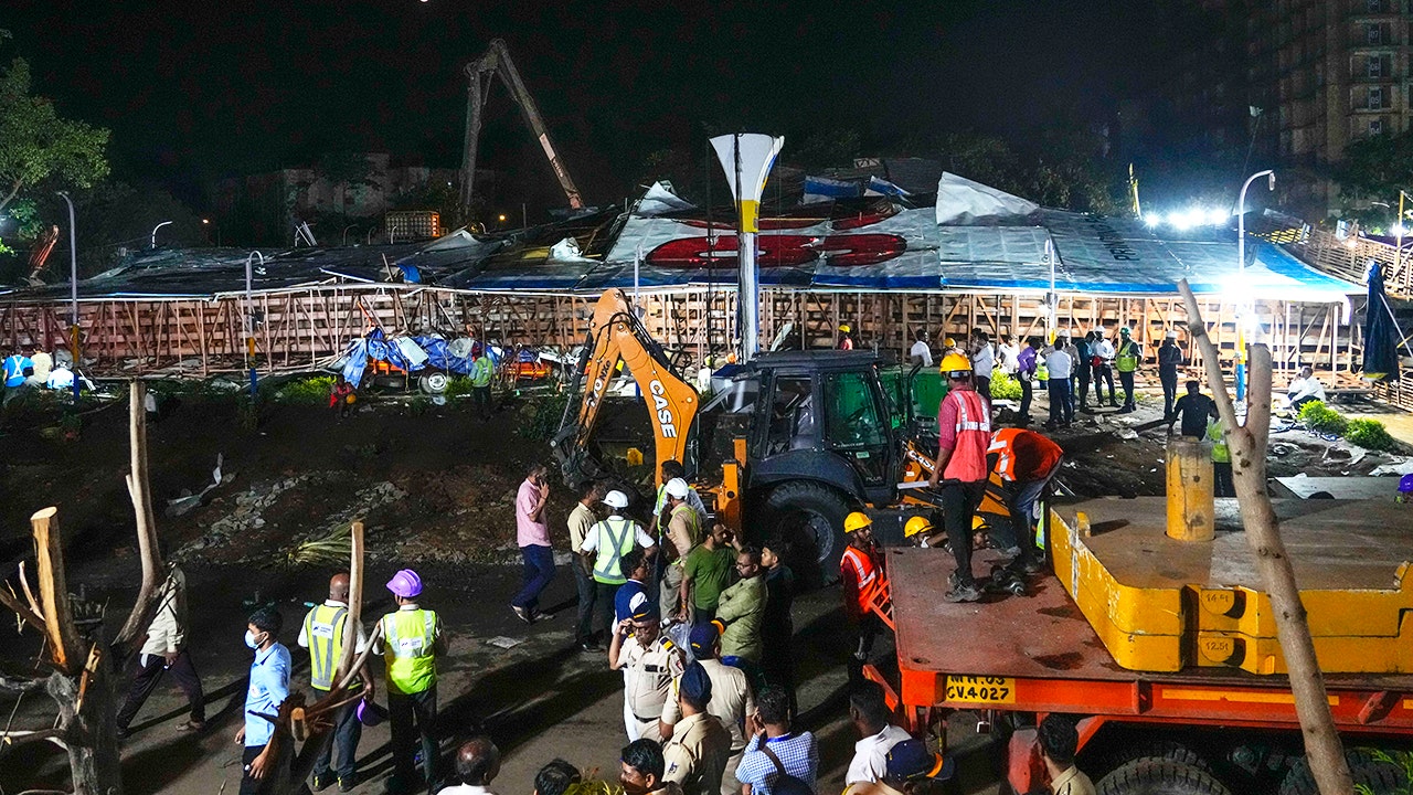 Read more about the article Billboard collapses onto group of pedestrians, killing at least 14