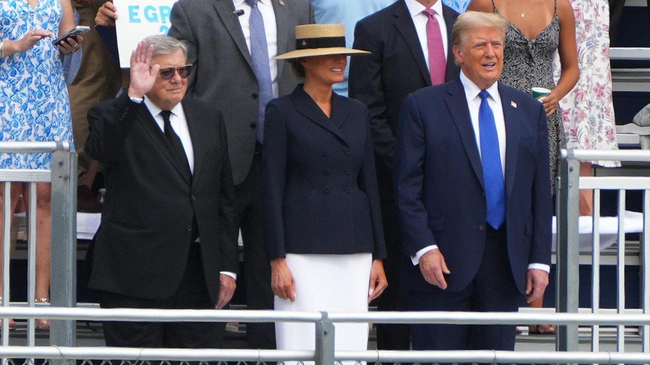 Read more about the article Former President Trump, Melania at Barron’s graduation in Florida during break in New York criminal trial
