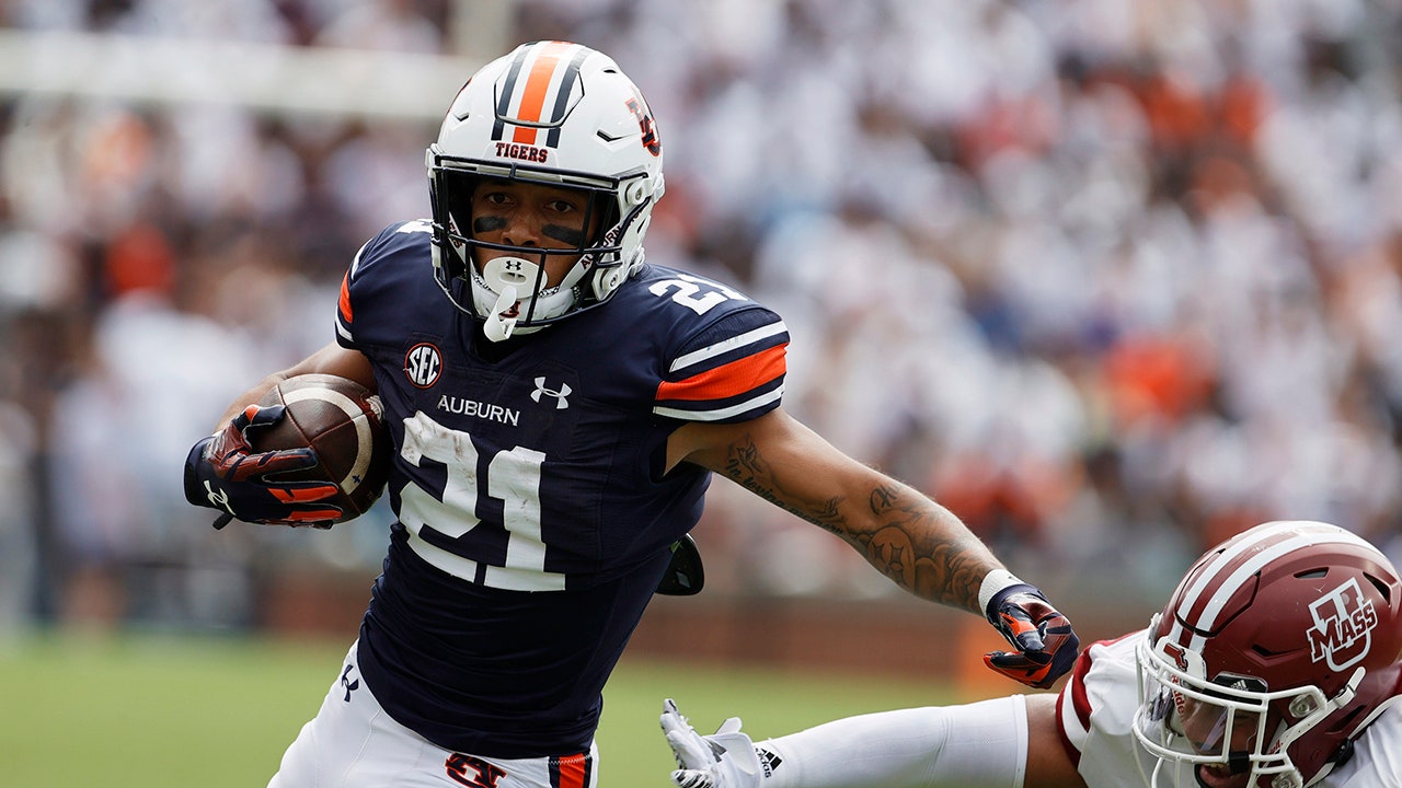Read more about the article Auburn coach offers dire update on running back’s condition following shooting, asks for prayers