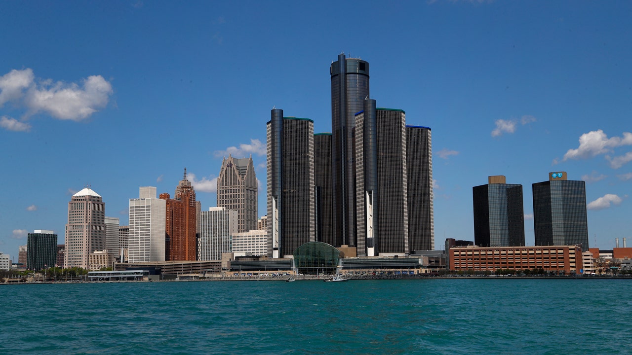 News :Census data shows Detroit reverses decades of population decline, Southern cities still growing fastest