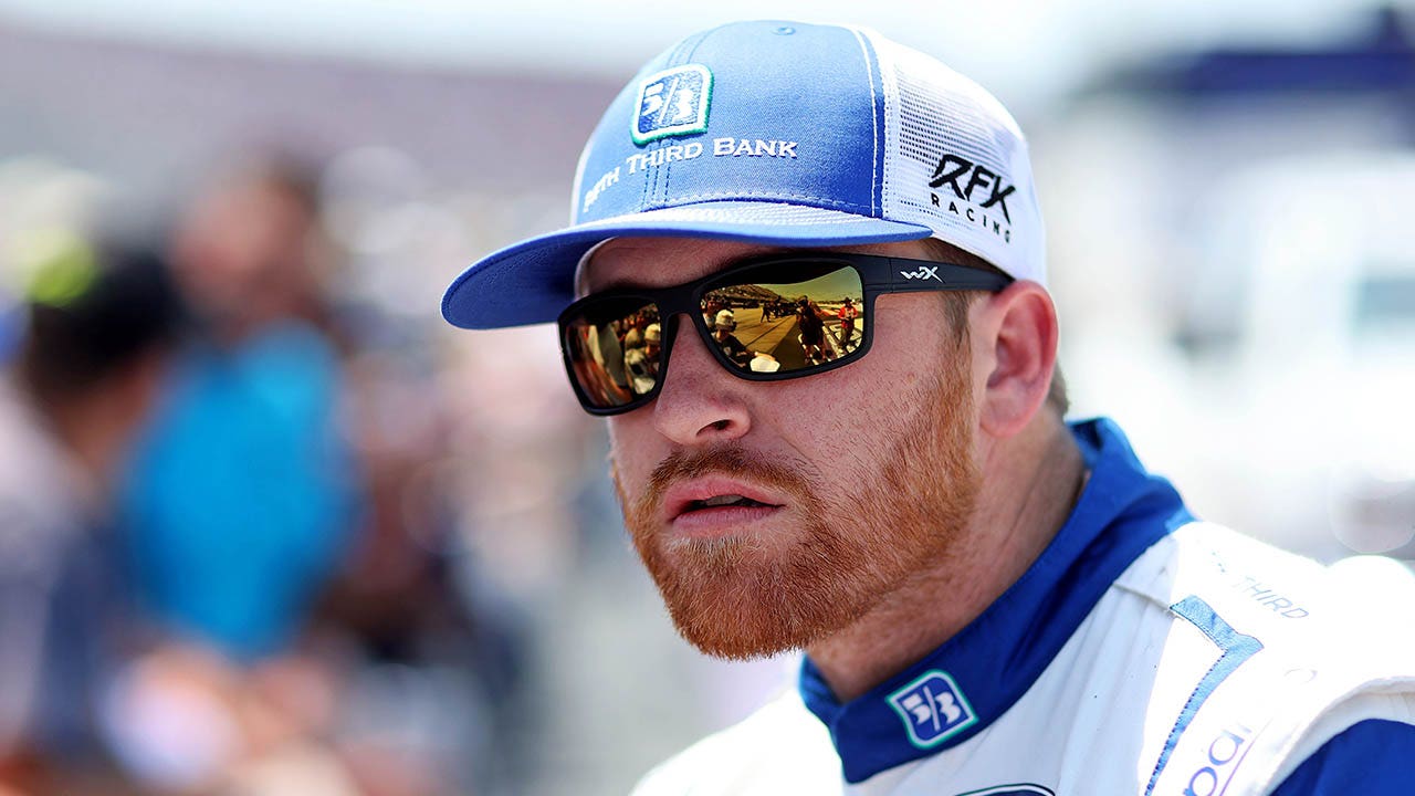 Read more about the article Chris Buescher angrily confronts Tyler Reddick after late-race incident at Darlington