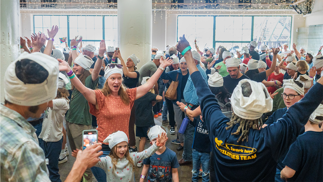 Read more about the article Missouri museum achieves world record for largest gathering of people with underwear on their heads