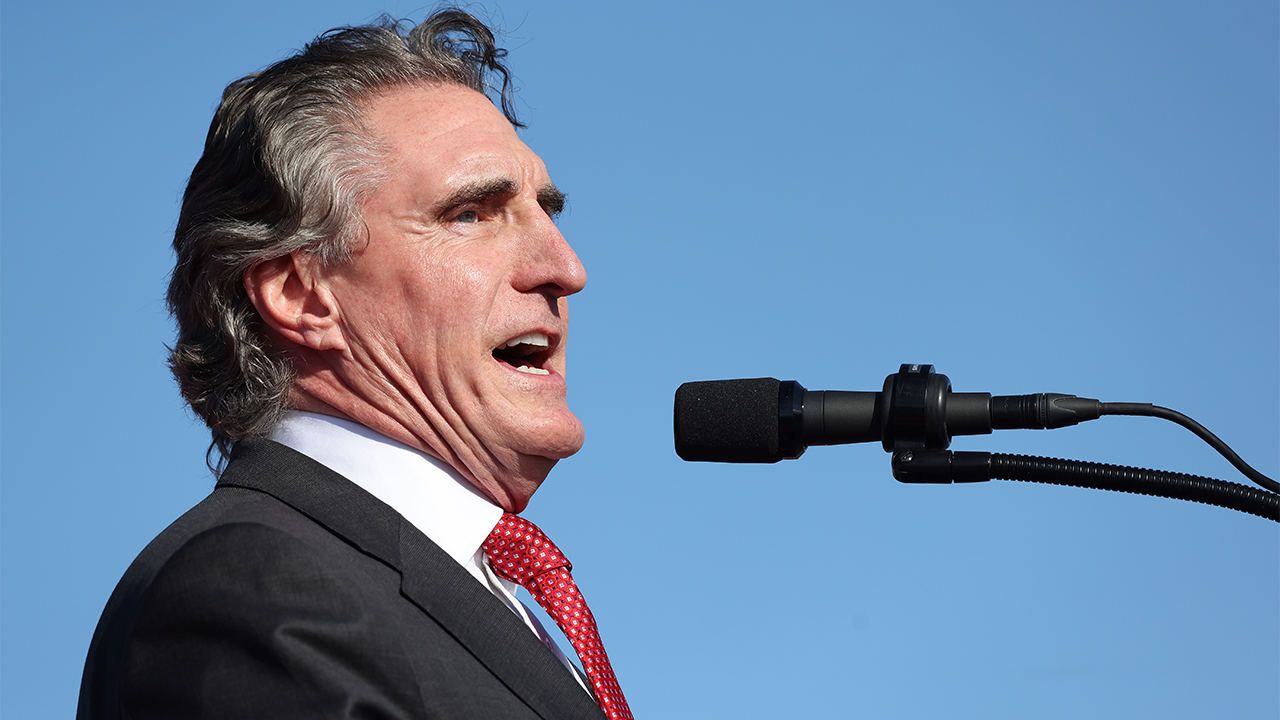 Read more about the article North Dakota Gov. Doug Burgum front and center at Trump New Jersey rally