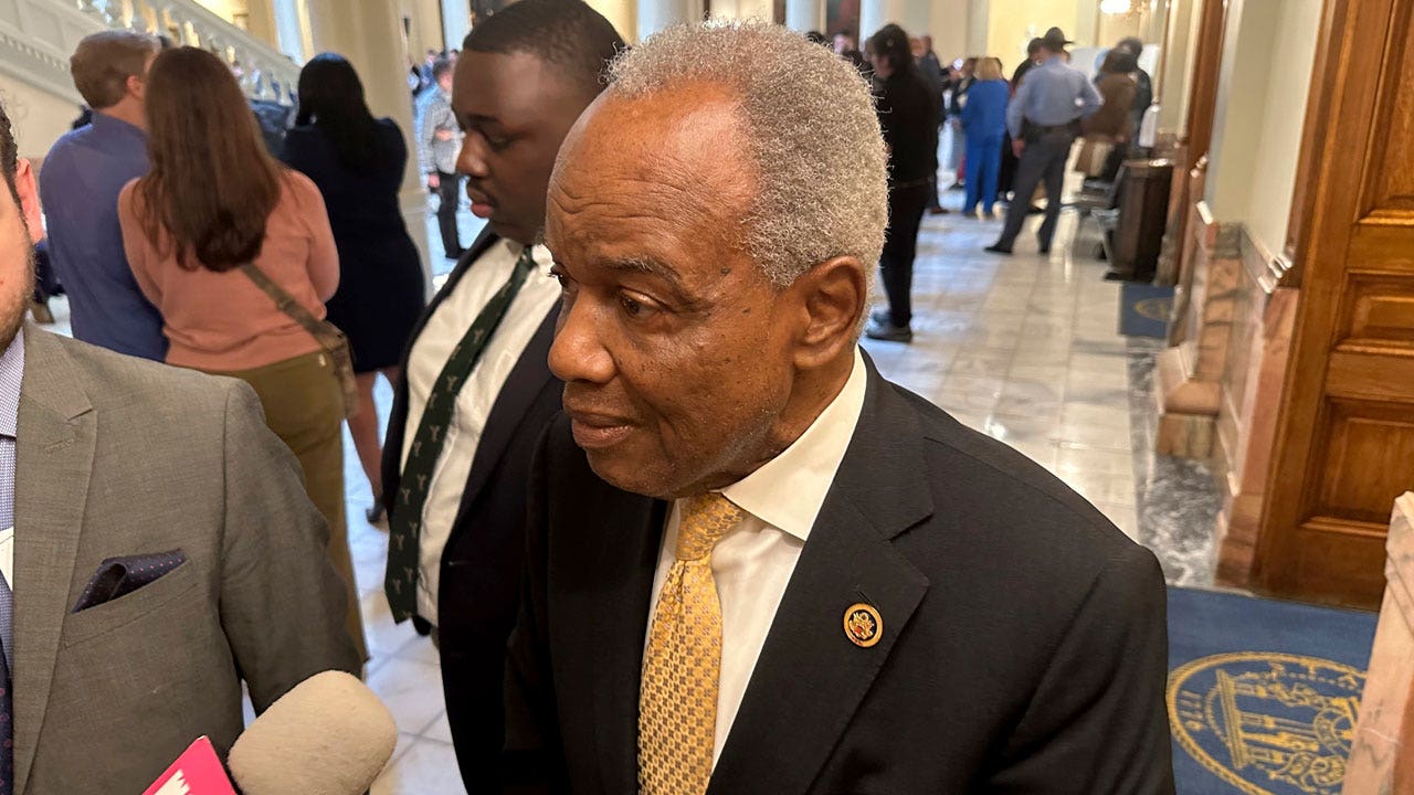 Read more about the article 11-term Georgia Democratic congressman too old to be re-elected, critics say
