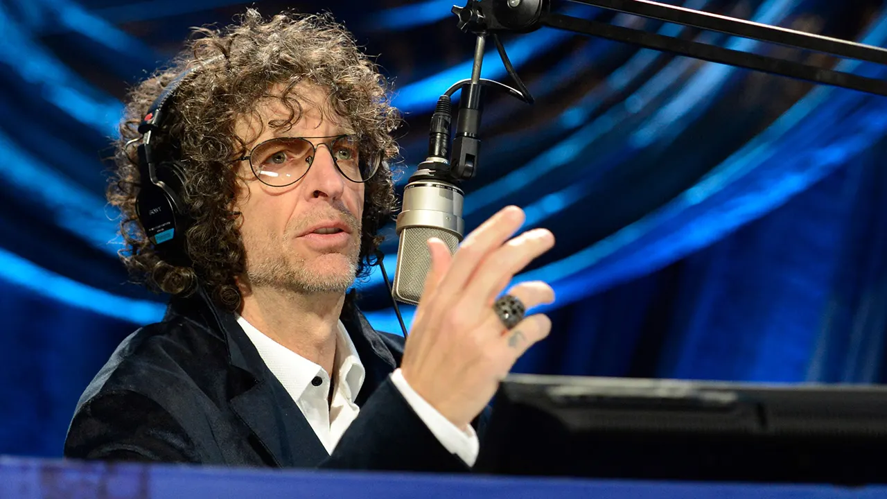 Stern tricks outlets into reporting he quit SiriusXM with Andy Cohen prank