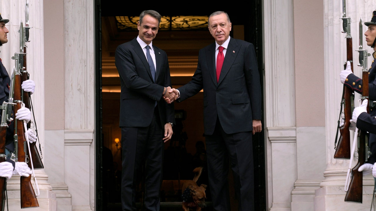 Read more about the article Turkey and Greece leaders to meet with goal of easing animosity amid Gaza and Ukraine wars