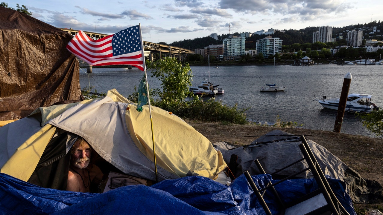 Read more about the article Portland, Oregon, OKs new homeless camping rules that threaten fines or jail in some cases