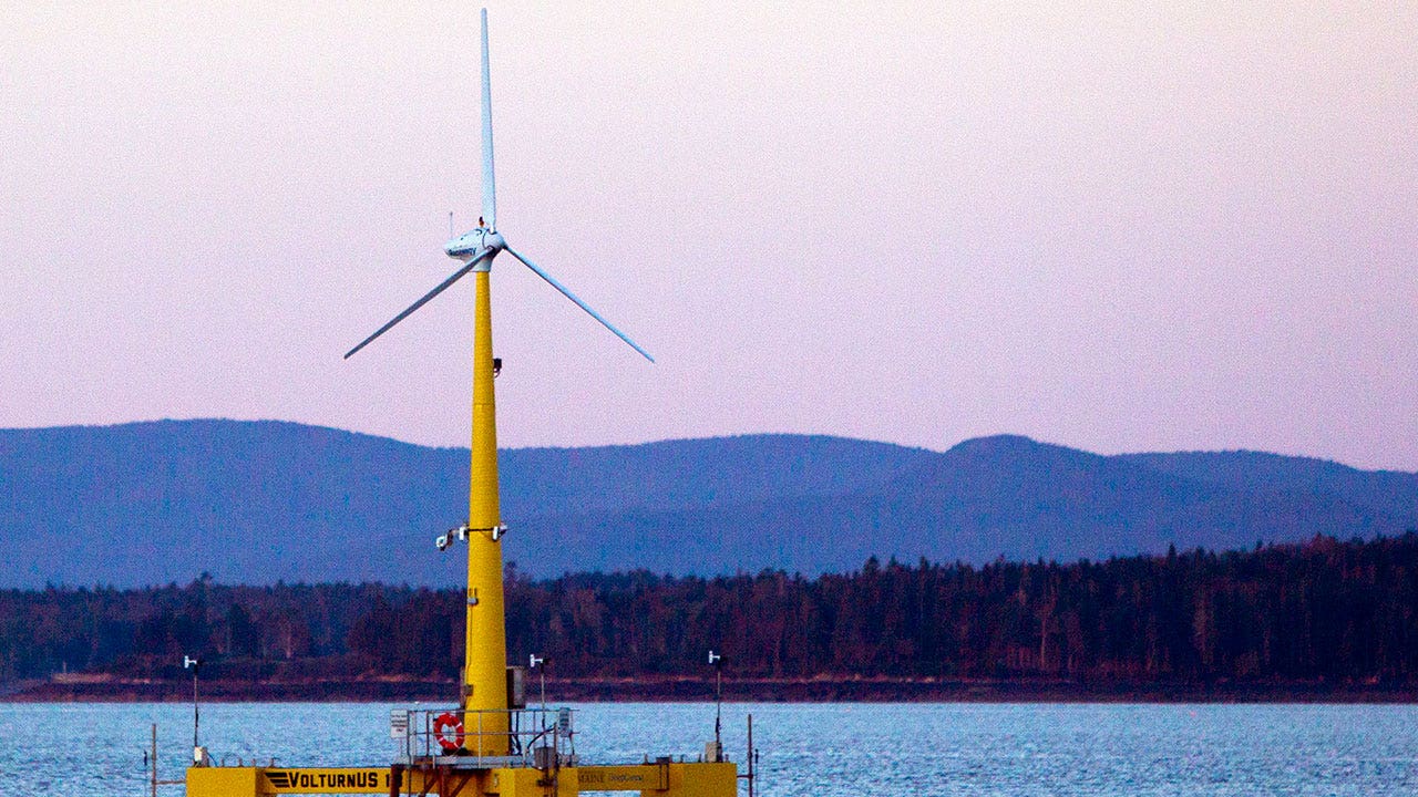 Read more about the article Floating wind turbine in Maine proves resilient in storm simulation