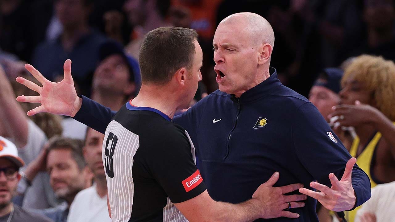 Read more about the article NBA fines Pacers coach Rick Carlisle $35,000 for public criticism of officiating in series vs. Knicks