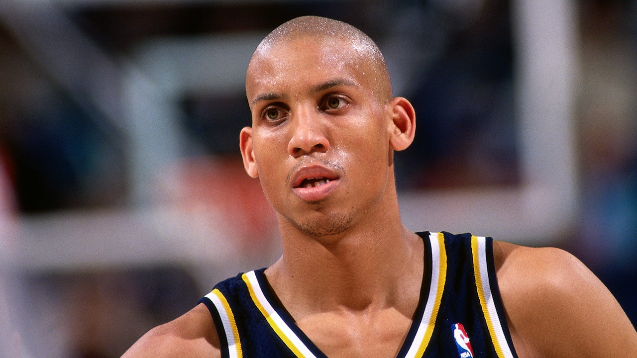 Read more about the article Knicks fans yell expletive chant at Reggie Miller as team tops Pacers in Game 2