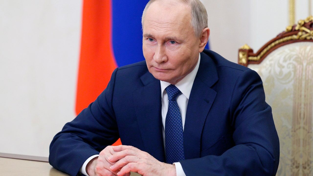 Read more about the article Putin signs decree naming new Russian government, including replacement of defense minister