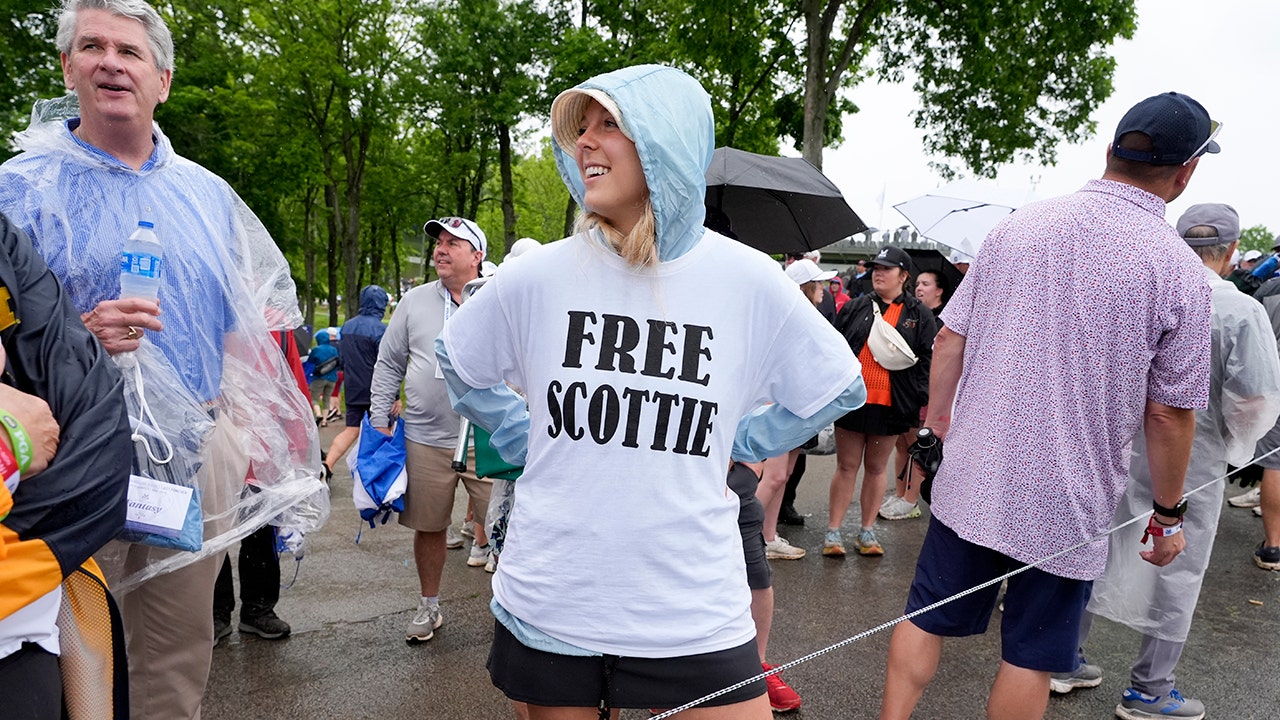 Read more about the article Scottie Scheffler supporters flock to PGA Championship after arrest: ‘Best guy out there right now’