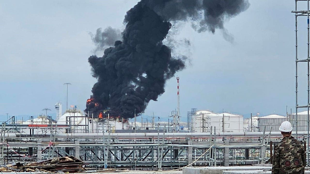 Read more about the article Thailand chemical storage tank catches fire, 1 dead, 4 injured