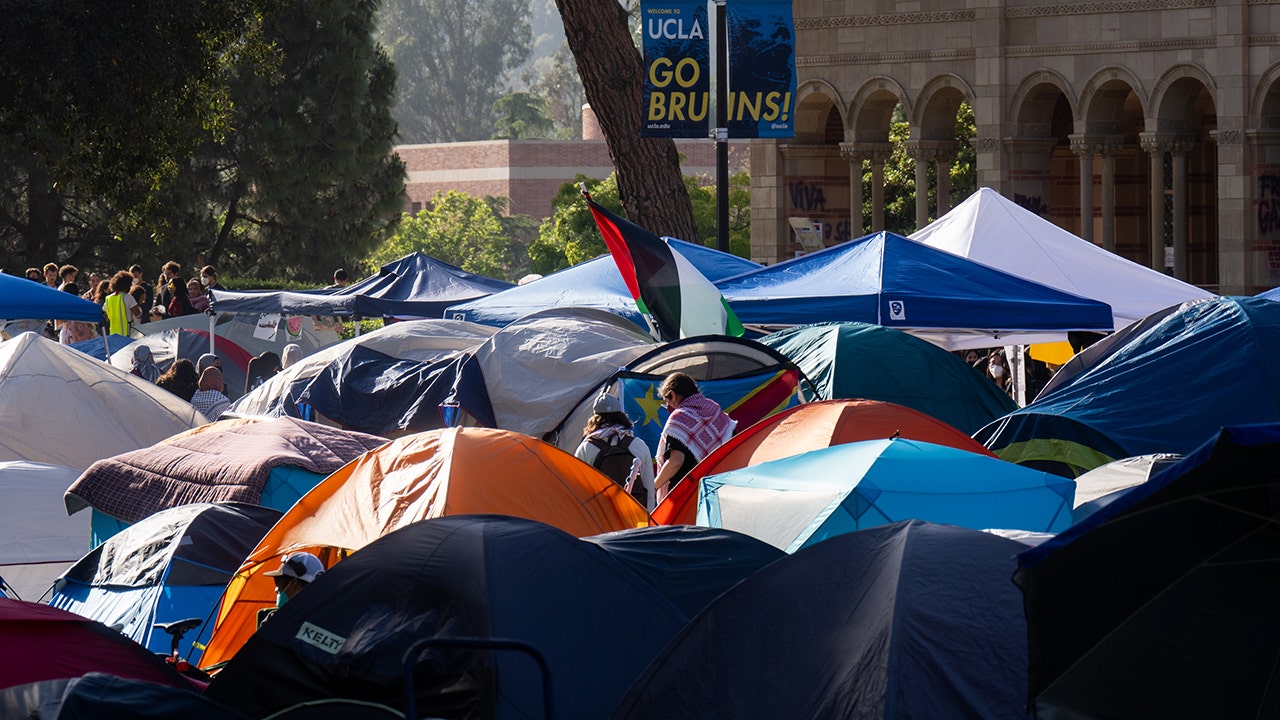 How a keffiyeh keynote triggered boos for Jews at my UCLA graduation