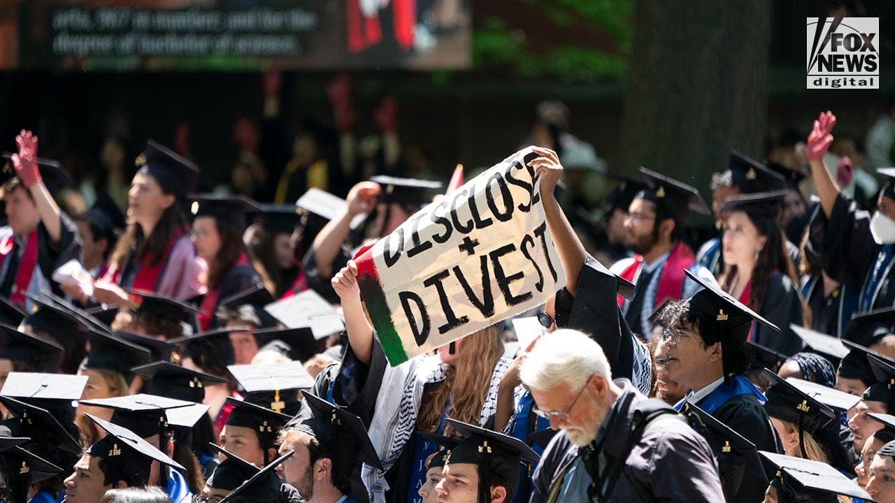 News :Hundreds of students stage walkout from Yale graduation in anti-Israel protest