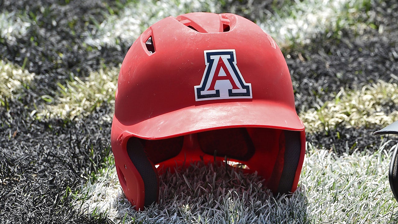 Read more about the article Arizona wins Pac-12 on walk-off single in conference’s final event; announcer gives touching farewell