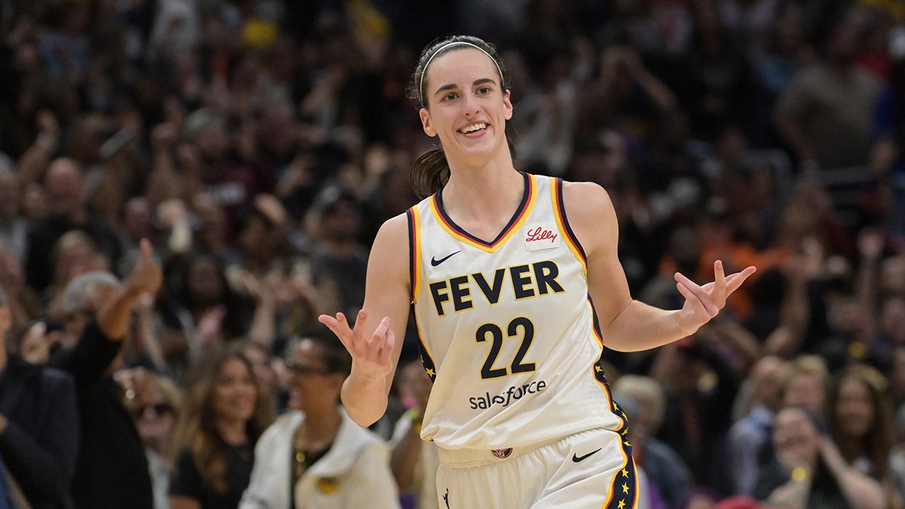 Caitlin Clark lastly will get first WNBA win after pair of clutch 3s in entrance of star-studded L.A. crowd