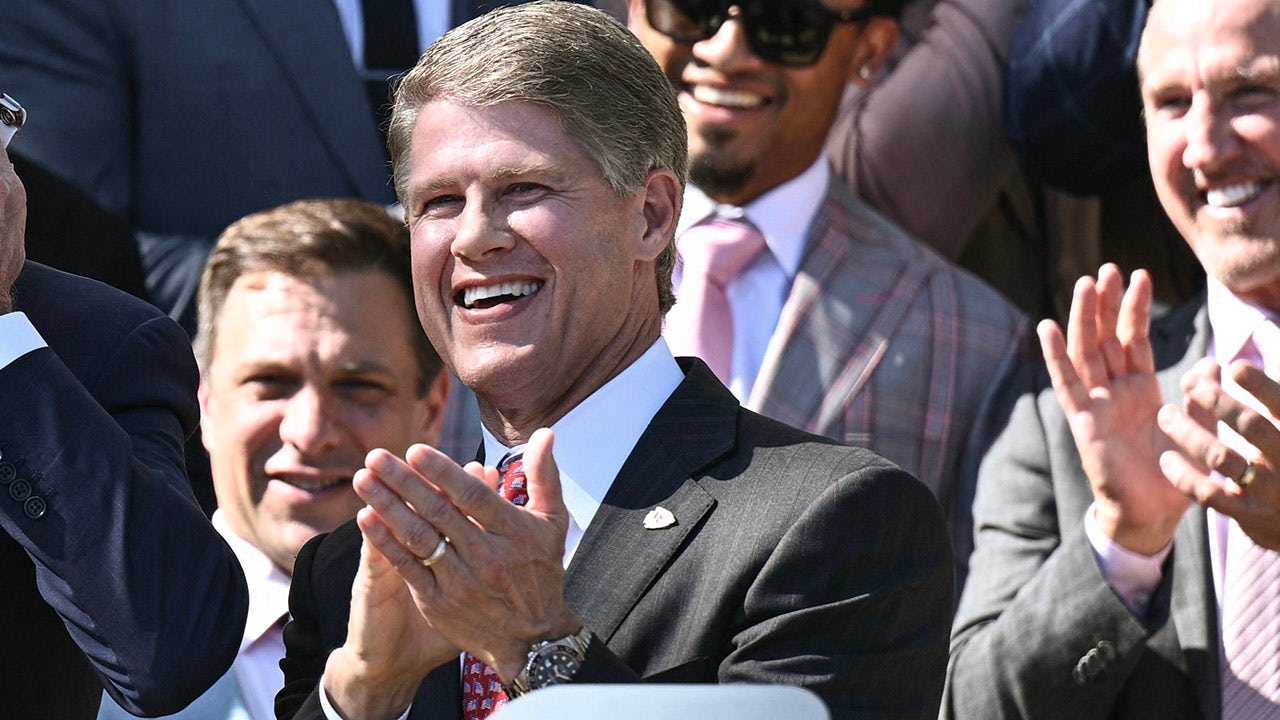 You are currently viewing Chiefs CEO Clark Hunt preaches unification with message poignantly delivered at White House